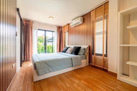 Casa de 3 dormitorios en Pattaya, Tailandia № 152478 - foto 17