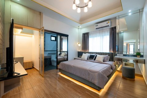 Casa de 3 dormitorios en Pattaya, Tailandia № 152478 - foto 5