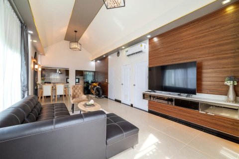 Casa de 3 dormitorios en Pattaya, Tailandia № 152478 - foto 4