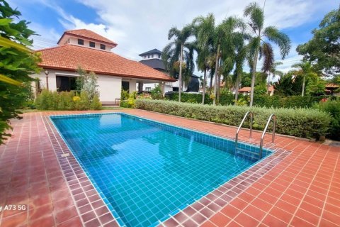 Casa de 3 dormitorios en Pattaya, Tailandia № 152477