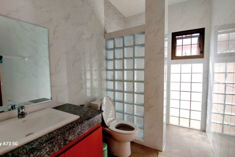 House in Pattaya, Thailand 3 bedrooms № 152477 - photo 20