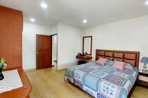House in Pattaya, Thailand 3 bedrooms № 152477 - photo 17