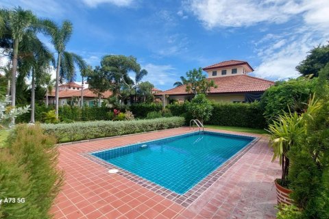 House in Pattaya, Thailand 3 bedrooms № 152477 - photo 2