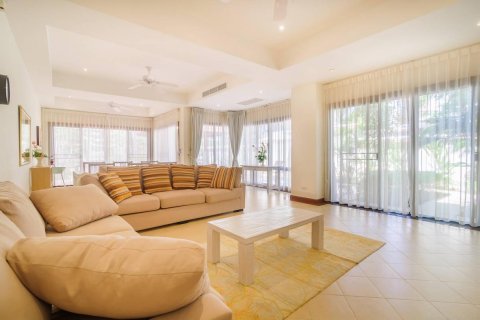 Casa de 4 dormitorios en Bang Tao, Tailandia № 3315 - foto 9
