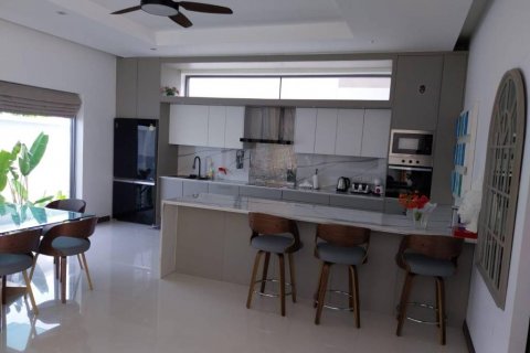 Chalet de 4 dormitorios en Phuket, Tailandia № 117380 - foto 10