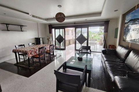Adosado de 4 dormitorios en Bangkok, Tailandia № 143036 - foto 4