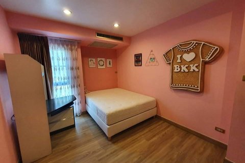 Adosado de 4 dormitorios en Bangkok, Tailandia № 143036 - foto 14