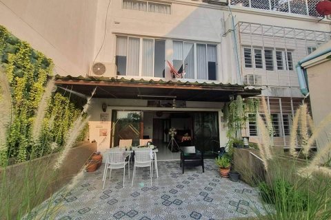 Adosado de 4 dormitorios en Bangkok, Tailandia № 143036 - foto 2