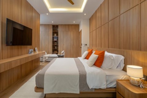 Chalet de 5 dormitorios en Chalong, Tailandia № 191082 - foto 13