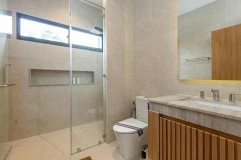 Chalet de 5 dormitorios en Chalong, Tailandia № 191082 - foto 19