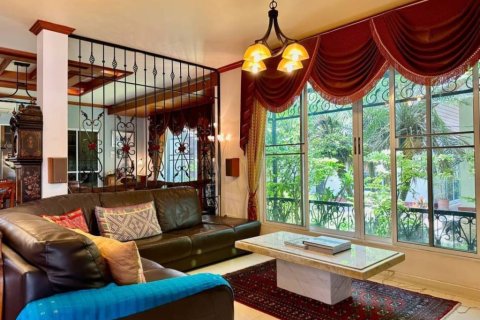 Casa de 6 dormitorios en Hang Dong, Tailandia № 155294 - foto 4