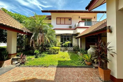 Casa de 6 dormitorios en Hang Dong, Tailandia № 155294
