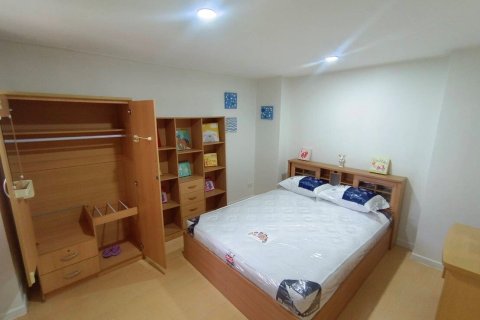 Condominio de 2 dormitorios en Khlong Toei, Bangkok, Tailandia № 173560 - foto 6