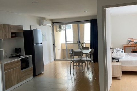 Condominio de 2 dormitorios en Khlong Toei, Bangkok, Tailandia № 173560 - foto 2