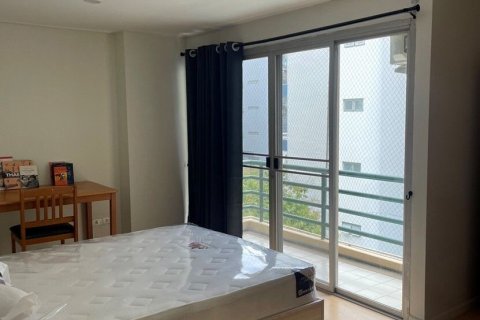 Condominio de 2 dormitorios en Khlong Toei, Bangkok, Tailandia № 173560 - foto 9