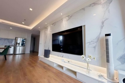 Condo in Bangkok, Thailand, 3 bedrooms № 233613 - photo 7