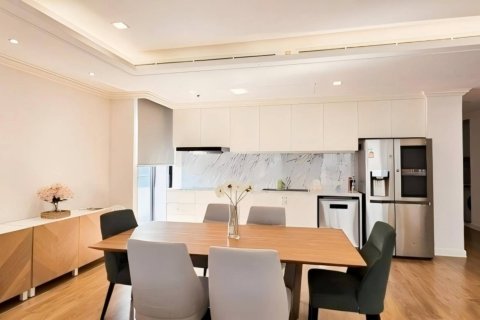 Condo in Bangkok, Thailand, 3 bedrooms № 233613 - photo 4