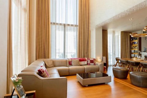 Condo in Bangkok, Thailand, 4 bedrooms  № 233615