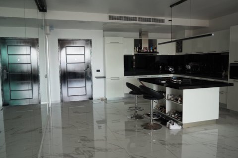 Apartamento de 2 habitaciones en Pattaya, Tailandia № 167106 - foto 2
