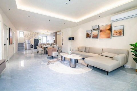 Chalet de 6 dormitorios en Pattaya, Tailandia № 162890 - foto 2