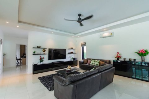 Chalet de 3 dormitorios en Pran Buri, Tailandia № 162888 - foto 10