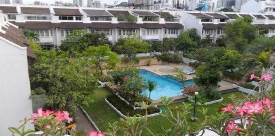 House in Bangkok, Thailand 3 bedrooms № 193752