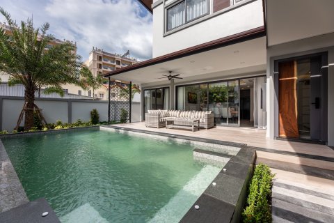 Chalet de 4 dormitorios en Bang Lamung, Tailandia № 165571 - foto 13