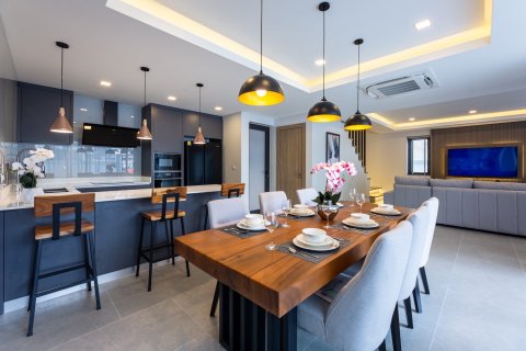 Chalet de 4 dormitorios en Bang Lamung, Tailandia № 165571 - foto 4