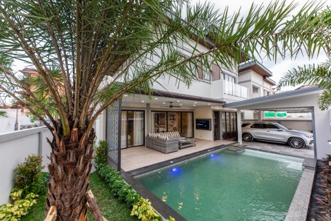 Chalet de 4 dormitorios en Bang Lamung, Tailandia № 165571 - foto 30