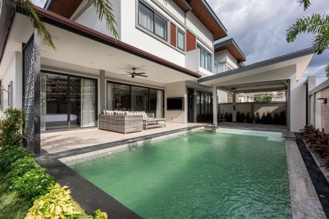 Chalet de 4 dormitorios en Bang Lamung, Tailandia № 165571 - foto 14