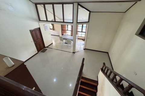 Casa de 4 dormitorios en Pattaya, Tailandia № 172928 - foto 3