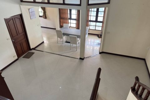 Casa de 4 dormitorios en Pattaya, Tailandia № 172928 - foto 2