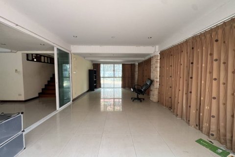 Casa de 4 dormitorios en Pattaya, Tailandia № 172928 - foto 5