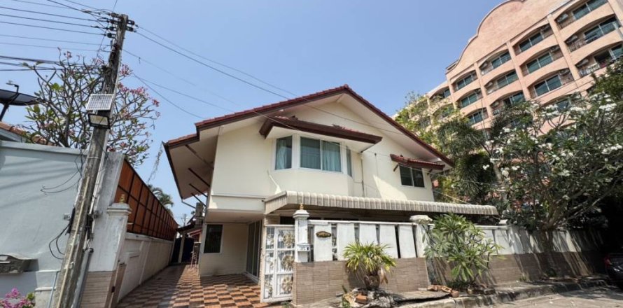 Casa de 4 dormitorios en Pattaya, Tailandia № 172928