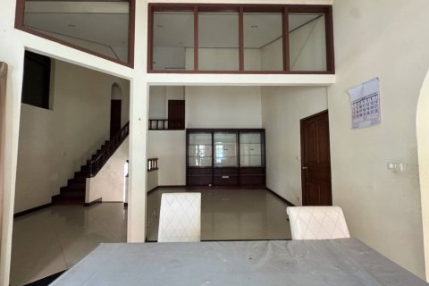 Casa de 4 dormitorios en Pattaya, Tailandia № 172928 - foto 4