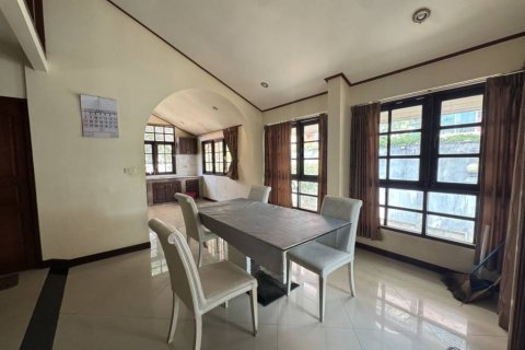 Casa de 4 dormitorios en Pattaya, Tailandia № 172928 - foto 8
