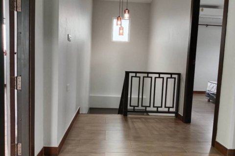 Casa de 4 dormitorios en Pattaya, Tailandia № 172931 - foto 4