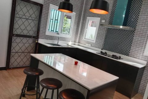 Casa de 4 dormitorios en Pattaya, Tailandia № 172931 - foto 3