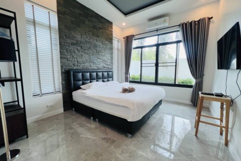 Chalet de 3 dormitorios en Cha-am, Tailandia № 172927 - foto 9