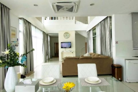 Chalet de 3 dormitorios en Sattahip, Tailandia № 172929 - foto 5