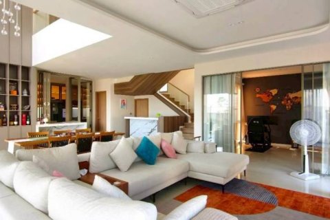 Casa de 4 dormitorios en Pattaya, Tailandia № 156788 - foto 5