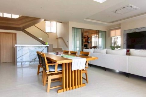 Casa de 4 dormitorios en Pattaya, Tailandia № 156788 - foto 9