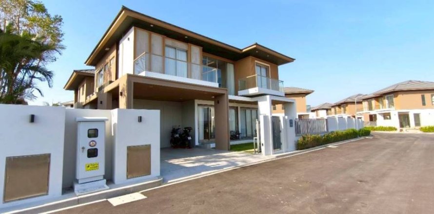 Casa de 4 dormitorios en Pattaya, Tailandia № 156788