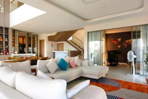Casa de 4 dormitorios en Pattaya, Tailandia № 156788 - foto 4