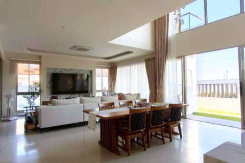 Casa de 4 dormitorios en Pattaya, Tailandia № 156788 - foto 8