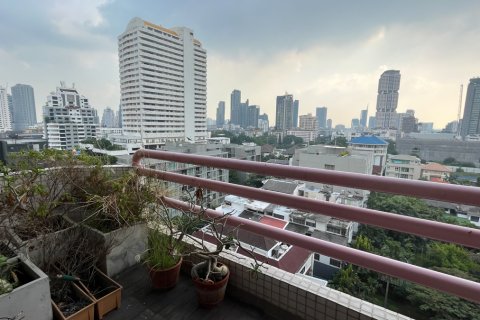 Condominio de 3 dormitorios en Watthana, Bangkok, Tailandia № 200896 - foto 8