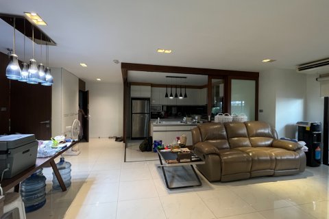 Condominio de 3 dormitorios en Watthana, Bangkok, Tailandia № 200896 - foto 3