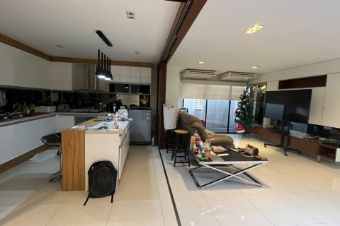 Condominio de 3 dormitorios en Watthana, Bangkok, Tailandia № 200896 - foto 4