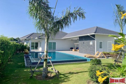Villa in Pattaya, Thailand 4 bedrooms № 202996