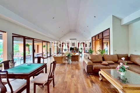 Дом в Паттайе, Таиланд с 5 спальнями  № 198154 - фото 5